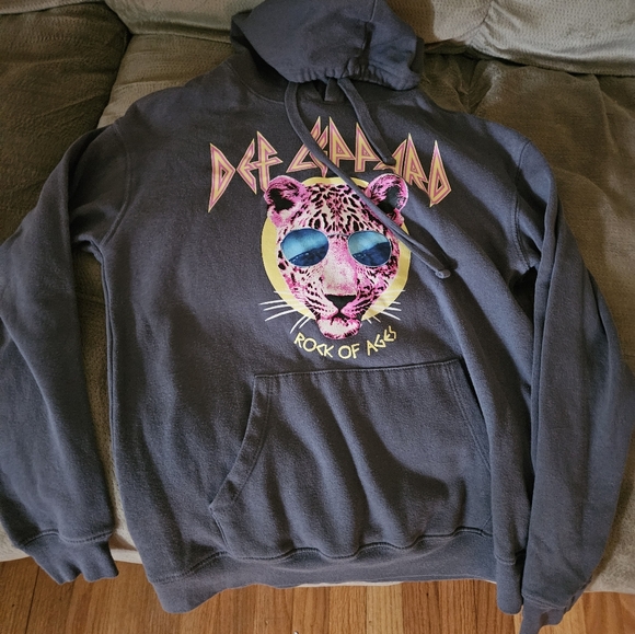 def leopard Tops - Def Leopard Hoodie sz XS